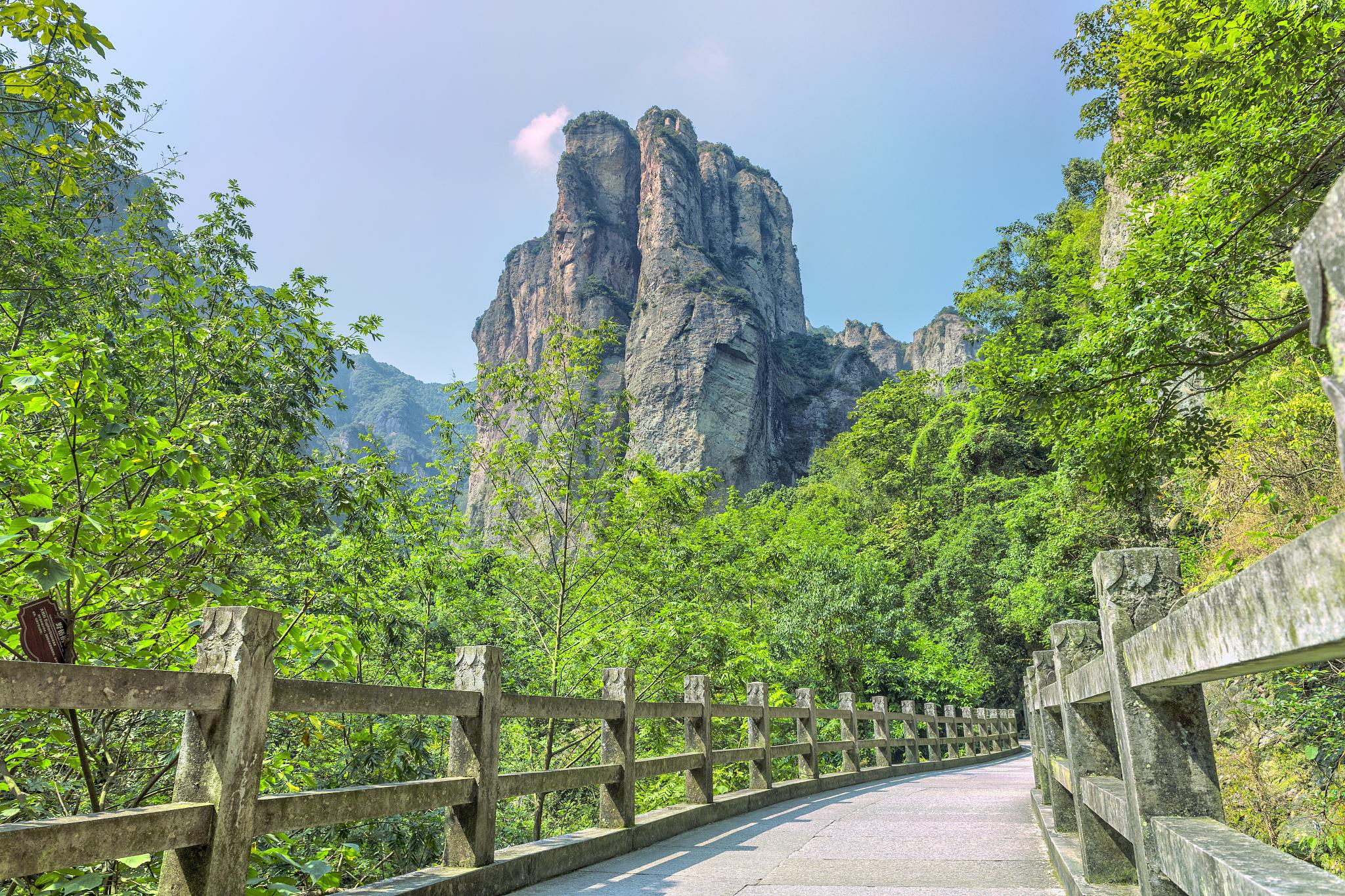 南雁荡山东西洞景区