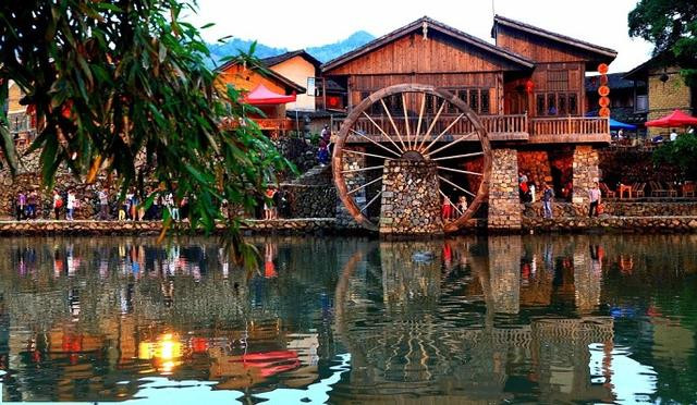 古道旁溪水边,让灵魂在云水情主题音乐客栈里