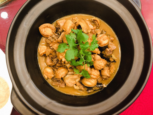 干烧鲍鱼鸡,鲍鱼和鸡肉在一起烧至的做法倒