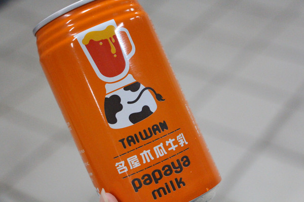 4.6便利店好方便 7-11和全家遍地都是,试了好几种饮料小食.