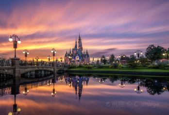 上海迪士尼1日门票+快速入园+8或14项快速卡+可选烟花【8项快速卡=门票+快速入园+8 项目快速卡+10人小团导游带玩[可选含烟花VIP位置的有专属位]】