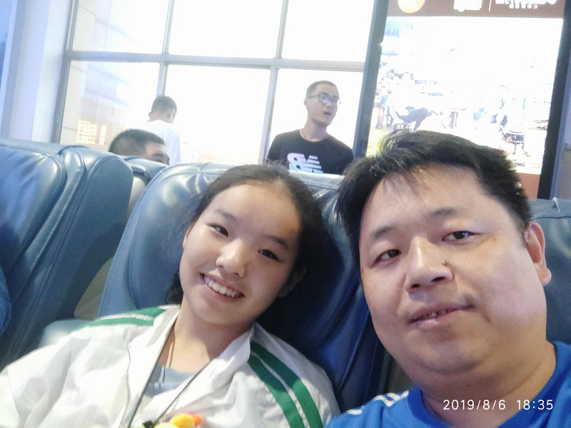 z273次,18:50发车,第二天早上7:17分到西安站,卧铺,睡一晚正好!