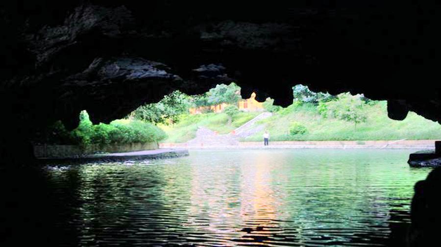 通天地下河景区