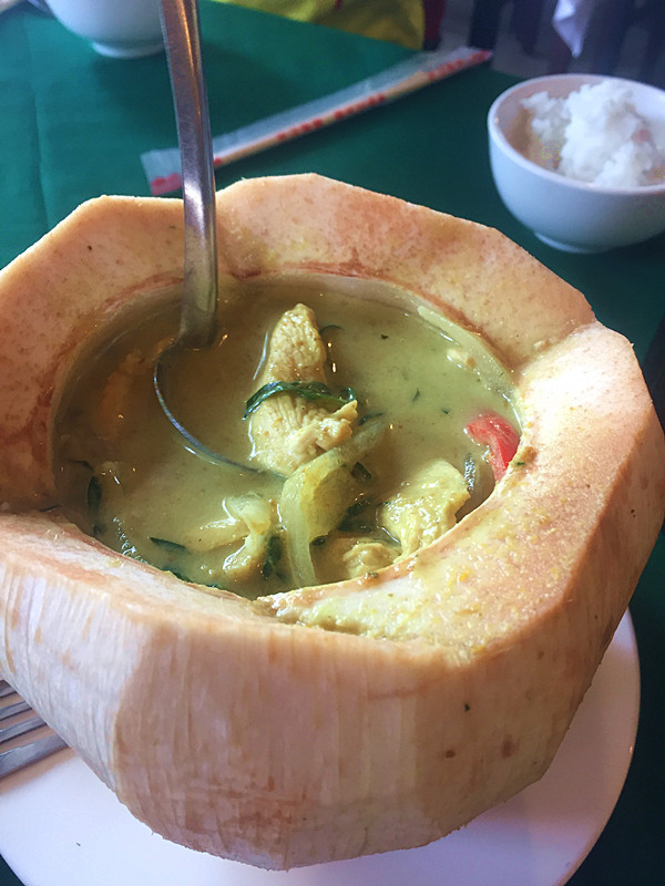 刺绣石雕 微笑高棉 虚实空间 留白人生 领悟废墟