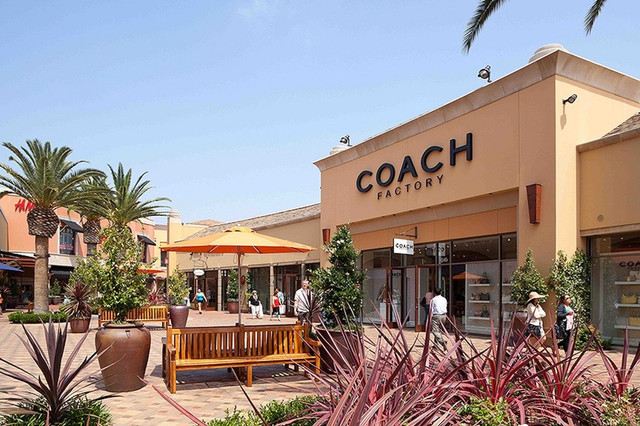 Los Angeles Outlets Shopping Guidebook 