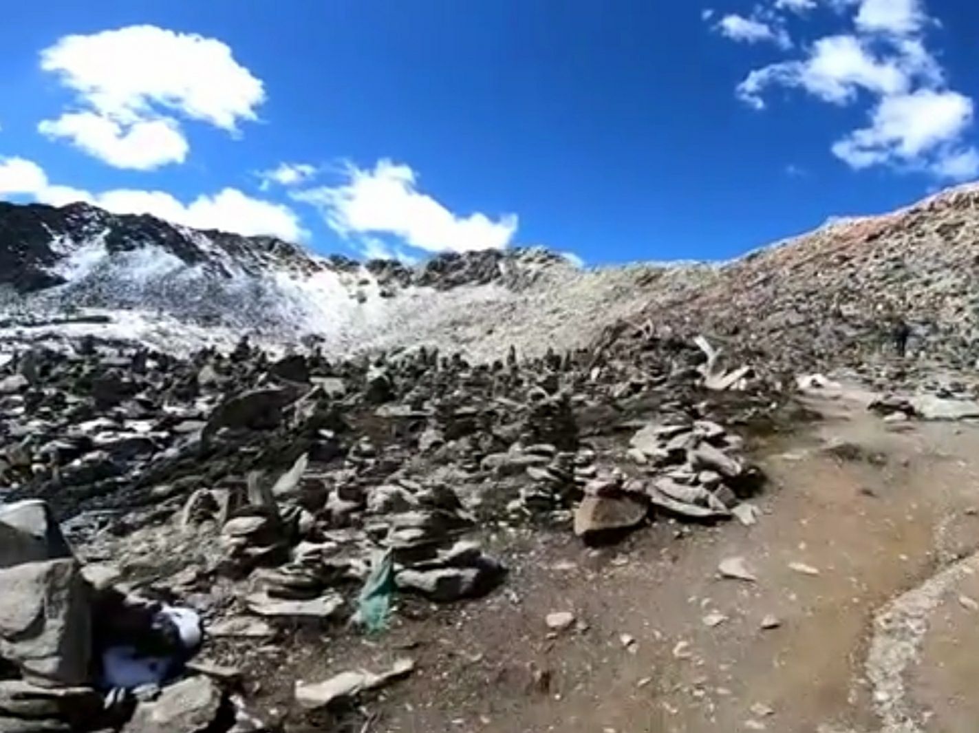 贡布日神山