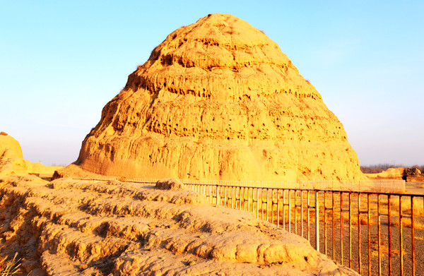 行客 西夏王陵 究竟是一个 土馒头 还是一座 东方金字塔 行客旅游网