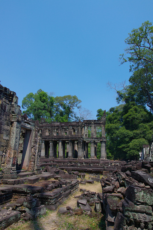 刺绣石雕 微笑高棉 虚实空间 留白人生 领悟废墟