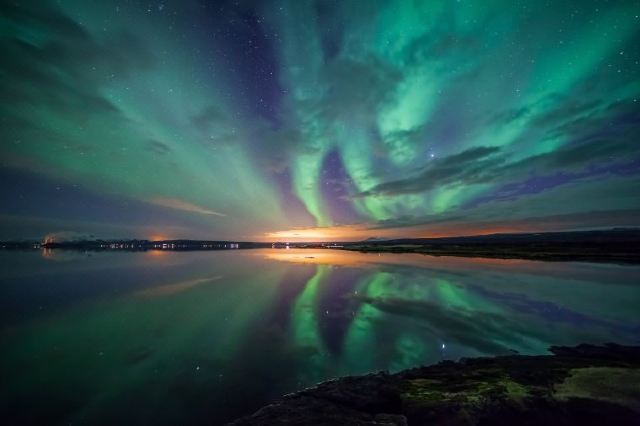 Best Timetable for Chasing The Northern Lights Worldwide: 10 Places to
