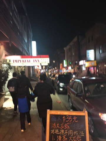 夜晚到费城 唐人街吃中餐 路上遇到很多中国人 感觉就像国内一样 费城游记攻略 携程攻略