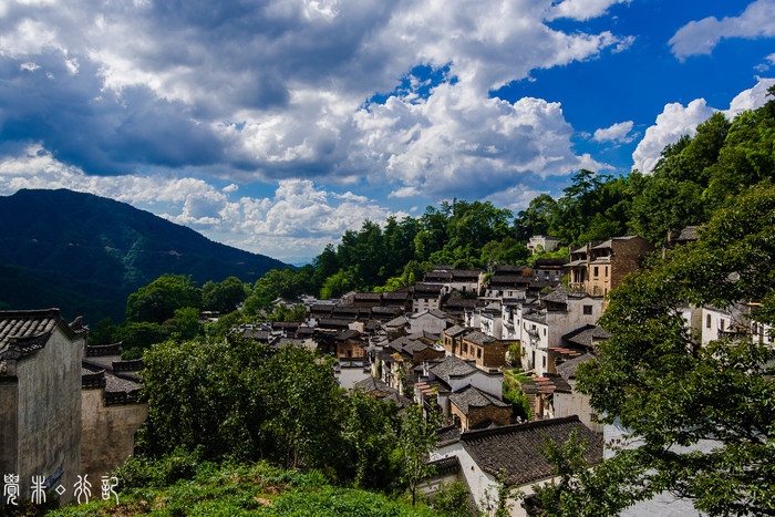 婺源各個景點之間的交通不是特別方便,沒有旅遊專線,只有縣城到鄉村的