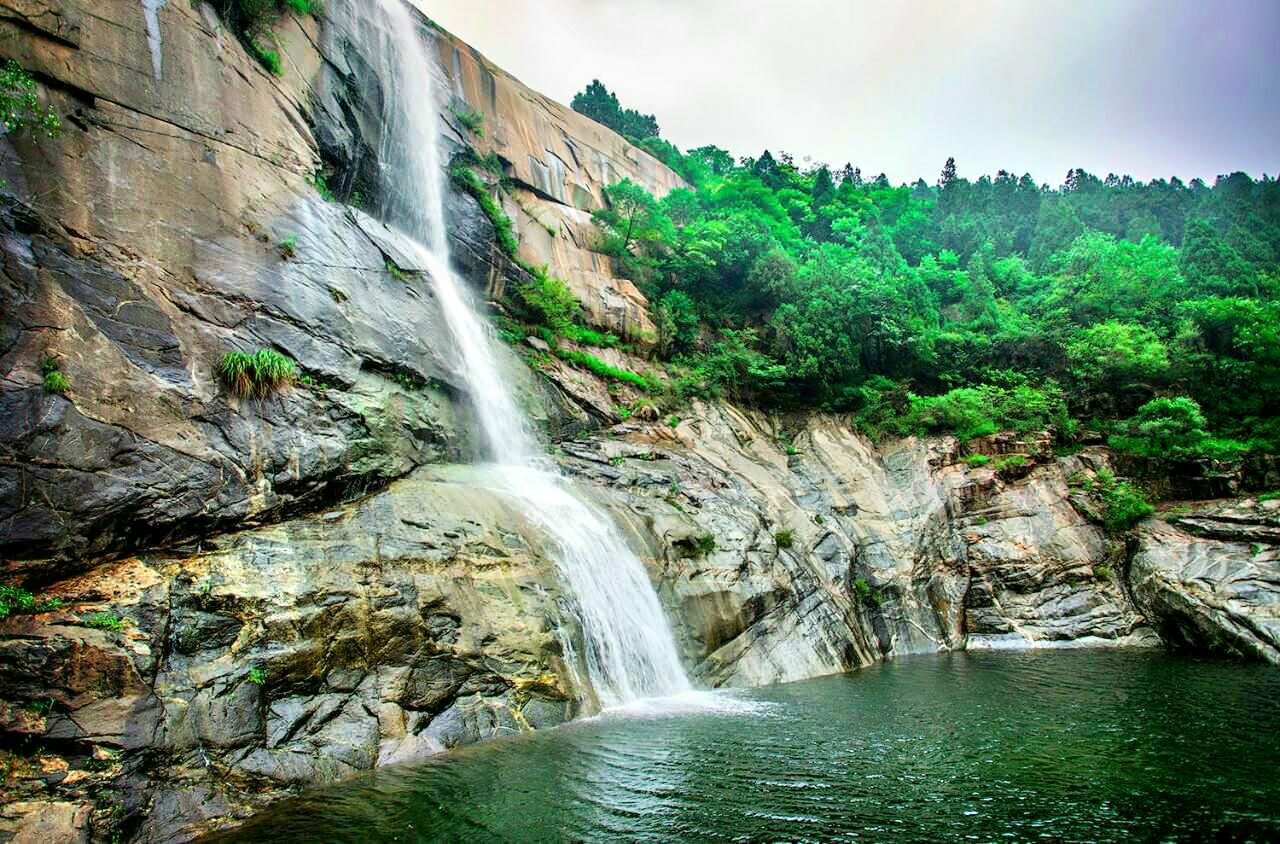 龙潭飞瀑