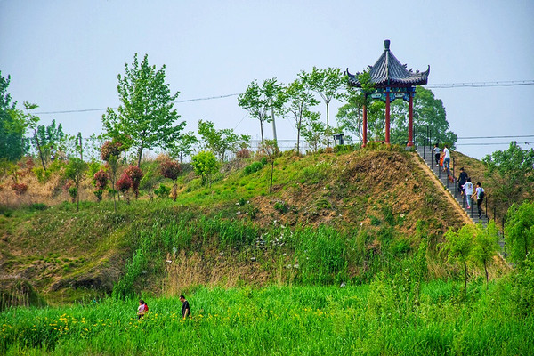 以水為主角的聖泉湖風景區,包含聖泉湖,大沙河,小寨溝,集裝箱露營地