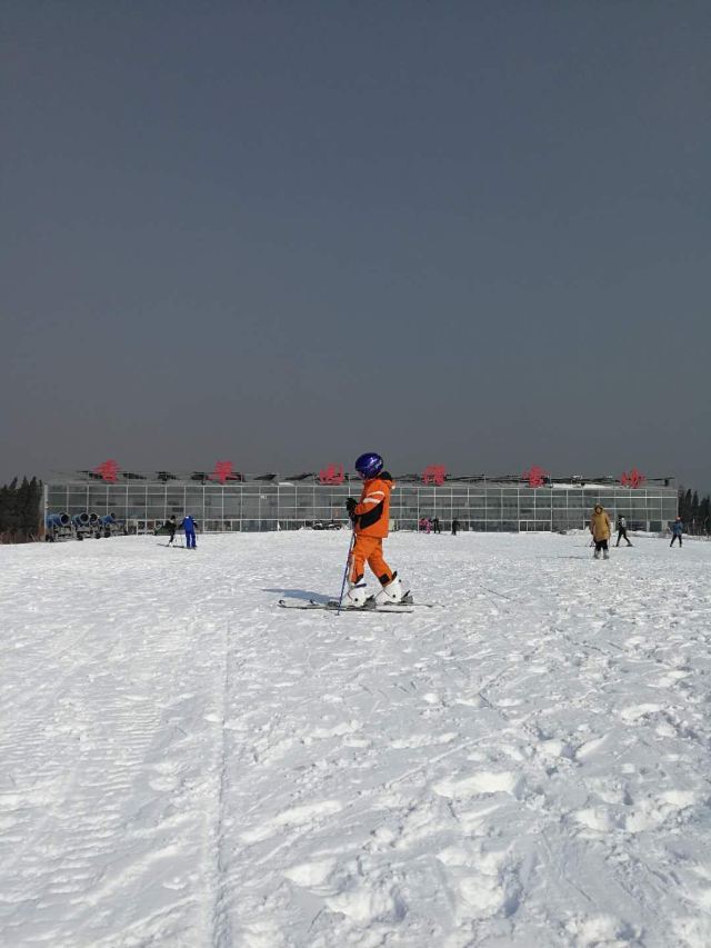 章丘香草园滑雪场电话图片