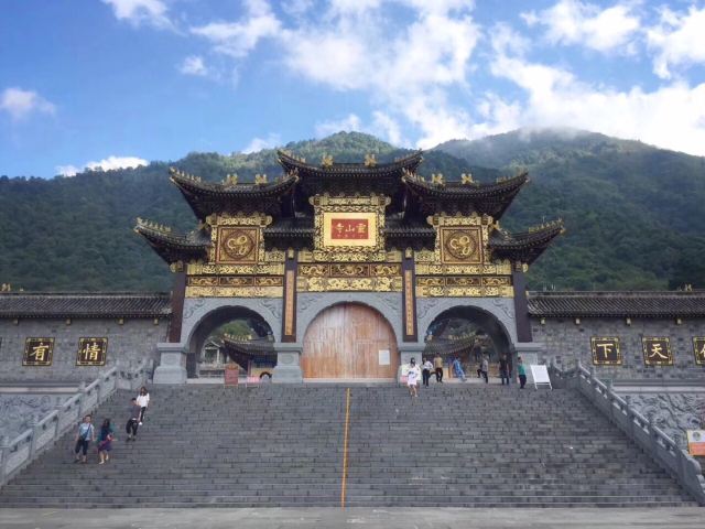 昆明灵山寺图片
