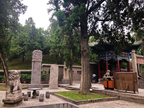 关冢,关羽灵首埋葬之处,高17米,面积达2600平方米