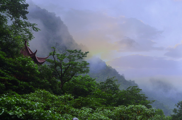 韶山嫦娥奔月山峰图片