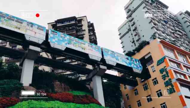 重庆李子坝轻轨穿楼