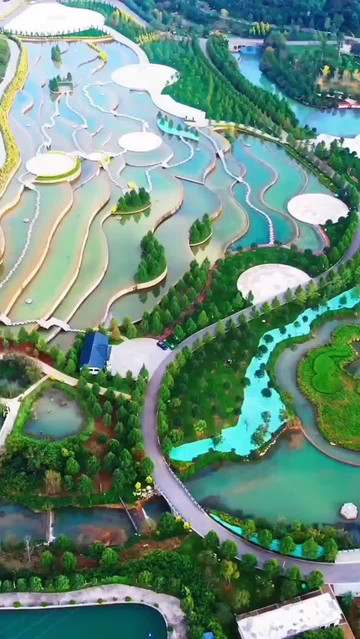 云南弥勒五彩池 太美