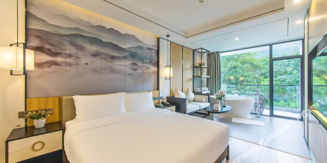 良宿(阳朔十里画廊遇龙河店)1-3晚 含早 遇龙河漂流门票,出门就是竹筏