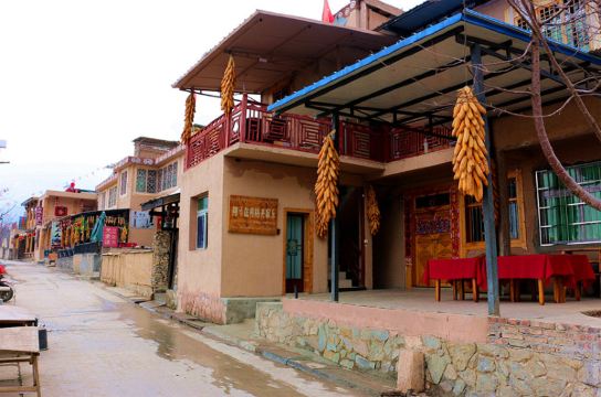 周末游---汶川,萝卜寨,九鼎山太子岭滑雪场