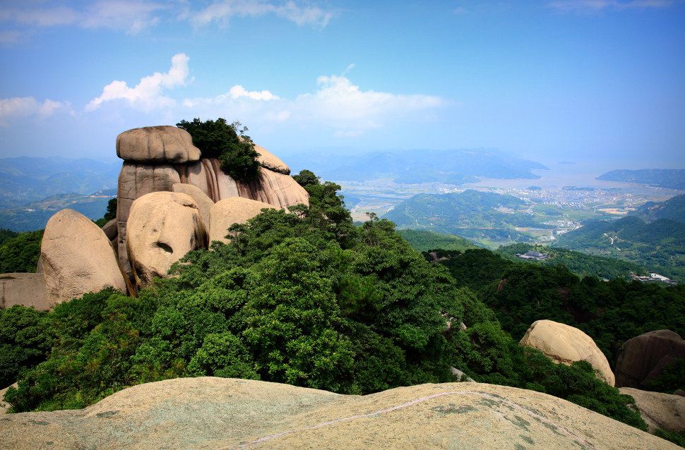 太姥山下沿海的秦屿镇,是福建明代沿海抗倭的英雄阵地之一,有"万古雄