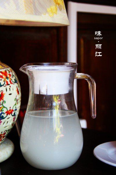 米酒,其实就是醪糟水,甜甜的好好喝.