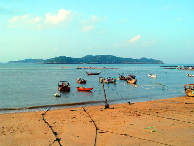 福清沙浦鎮牛頭尾大澳沙灘,對岸便是野馬島. 福清