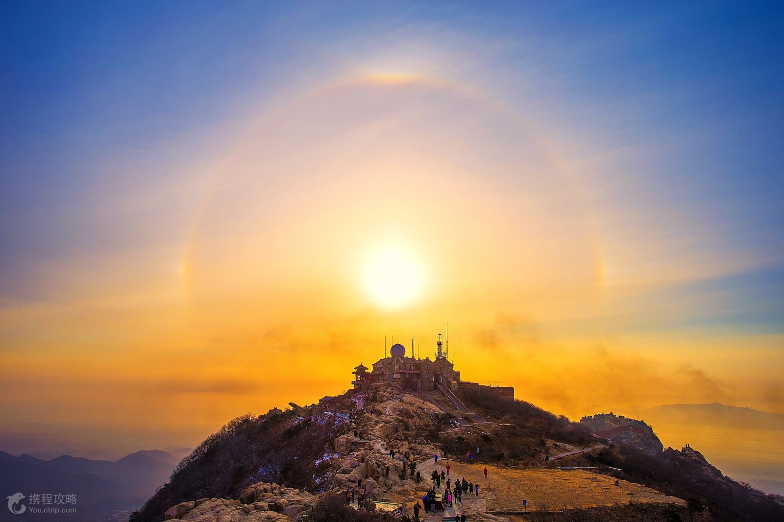 中嶽嵩山(1512米)河南登封市 泰山極頂看日出歷來被描繪成