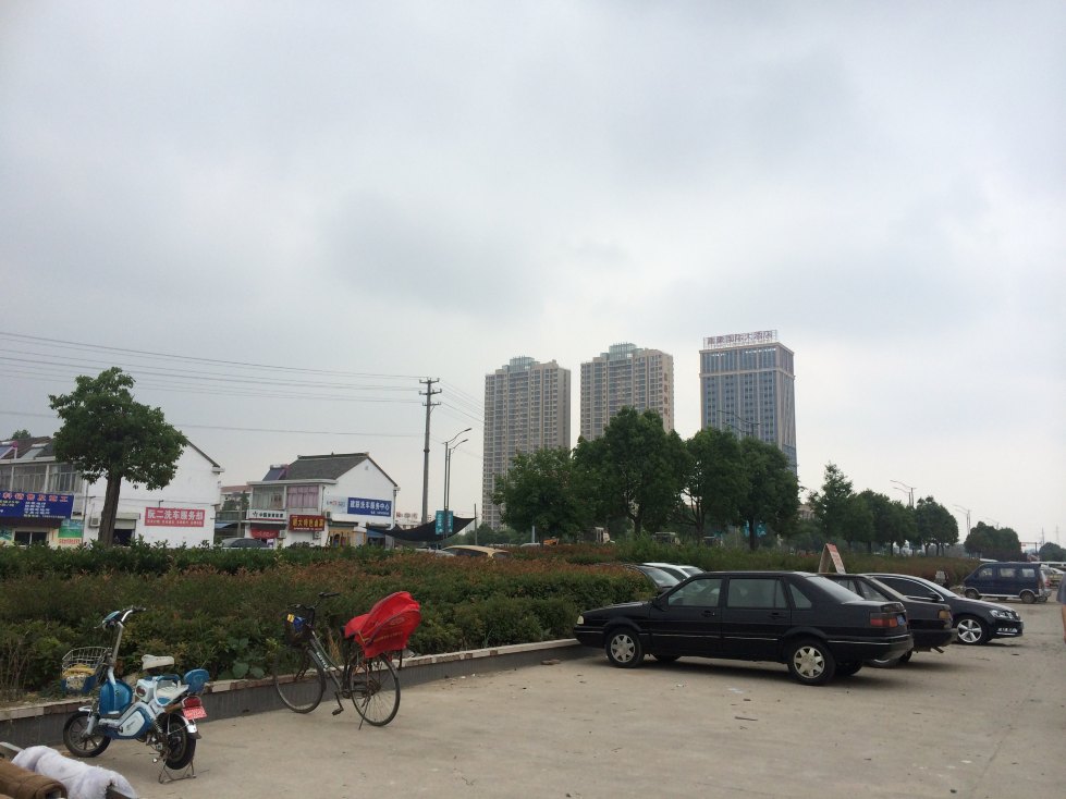 建湖县城的大楼盖了不少,可以各种配套还很差,尤其餐厅,环境都不清爽