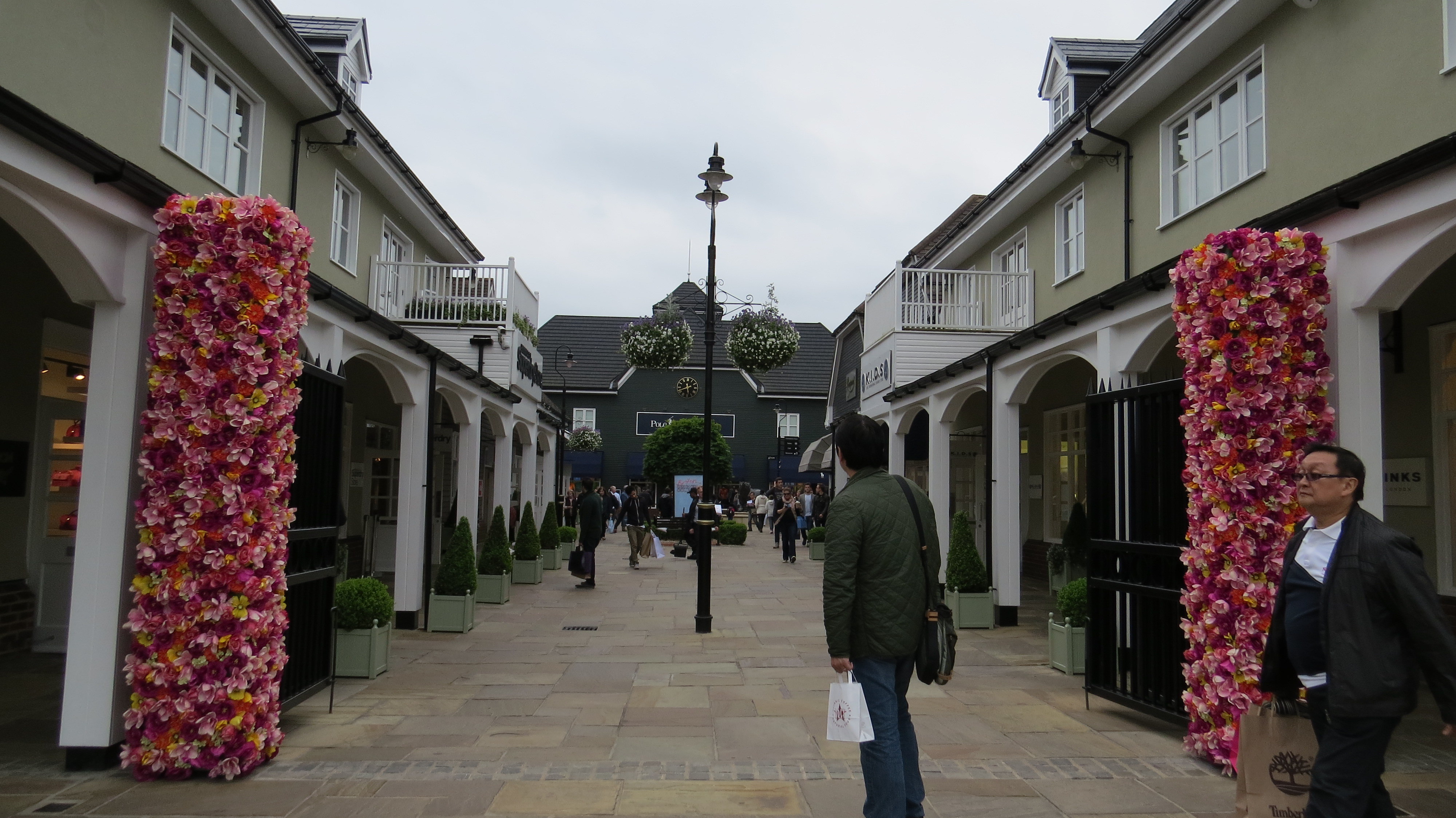 bicester village地处london与birmingham之间,距离伦敦约60分钟车程