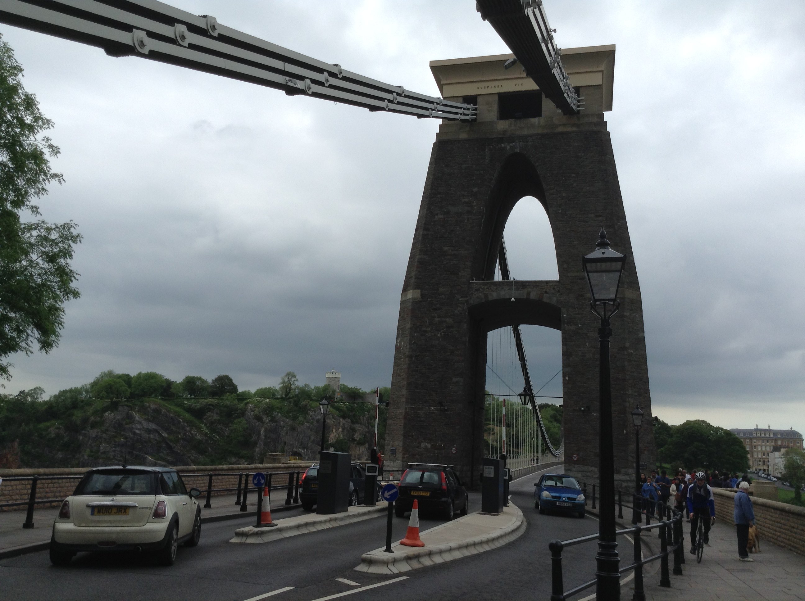 到这儿的主要景点:avon gorge(雅芳峡谷)和suspension bridge