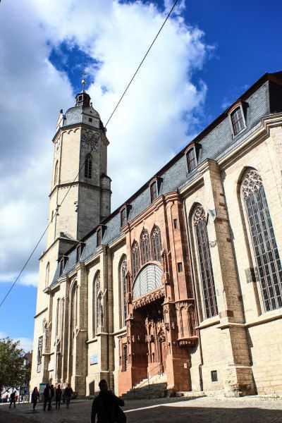 耶拿 有着漂亮大门的教堂.