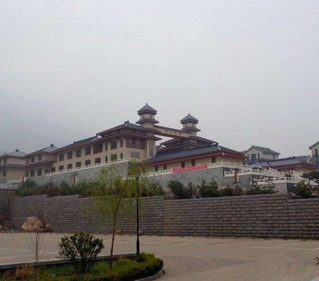 40至绝顶玉皇顶去回>>再100元坐桃花源索道( 问索