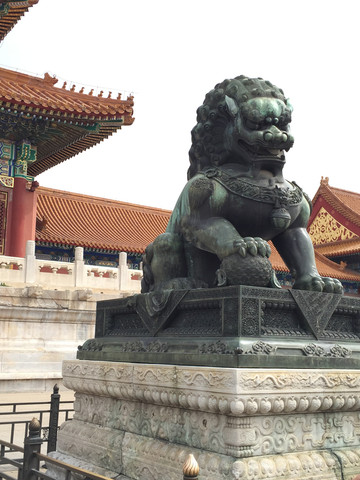 太和门前青铜狮子