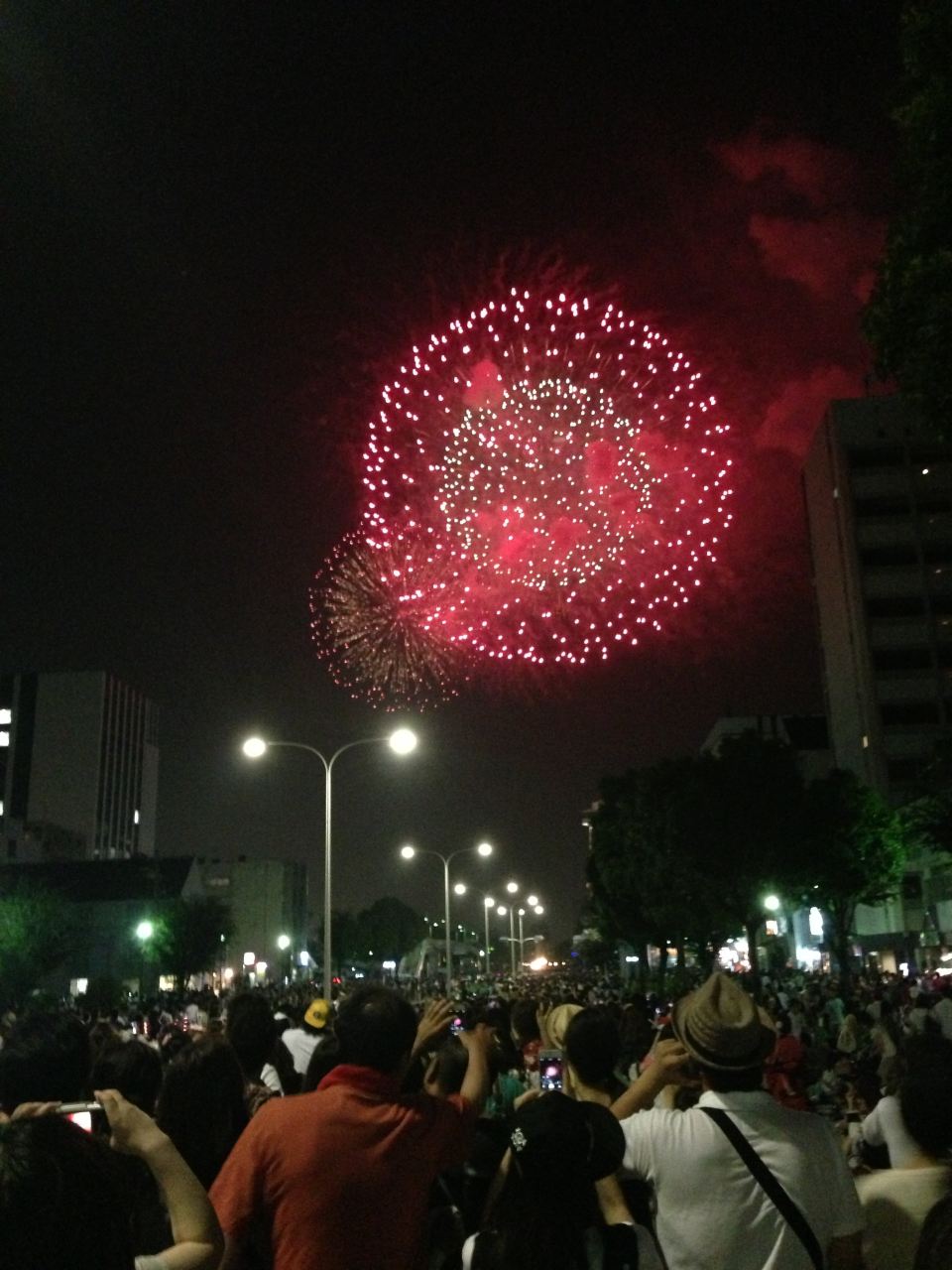 去花火大会的时候去了那边,夜晚的港景太美了,和神户是不同的感觉,都