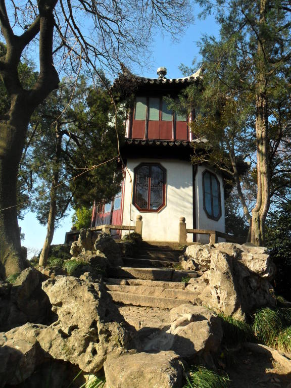 与北京颐和园,承德避暑山庄,苏州留园一起被誉为中国四大名园.