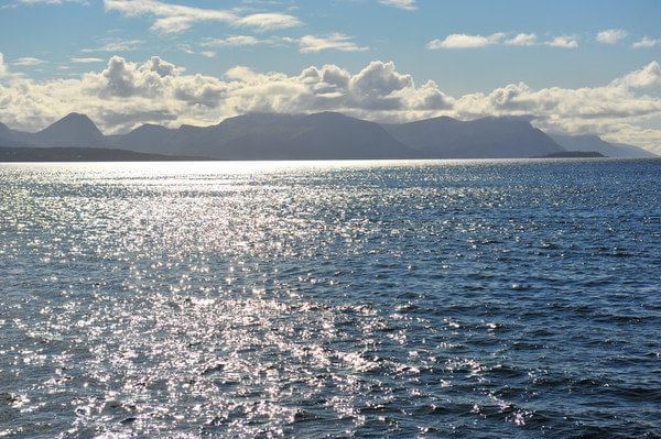波光粼粼的海面