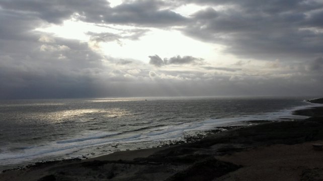 要下雨的海边还是那么美.