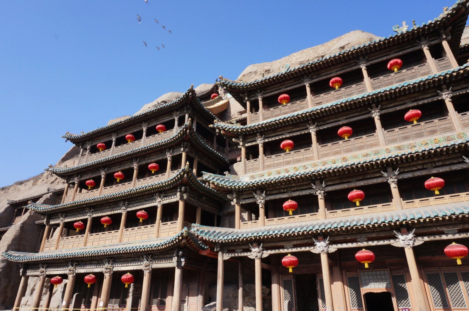 大同的古建築頗多,有鐘樓鼓樓和城牆,城牆後修的,上去30門票,晚上特別