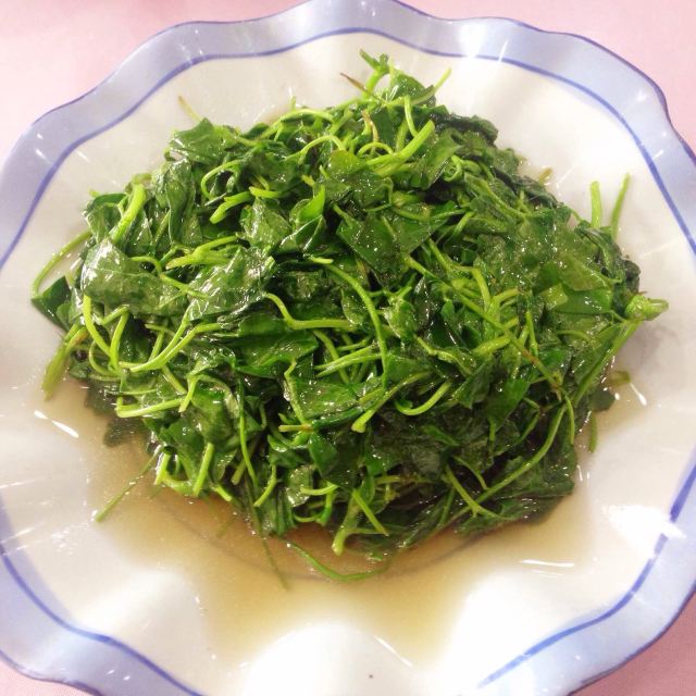 这个菜好像叫金银菜,第一次吃. 虎丘