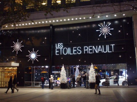 【携程攻略】巴黎香榭丽舍大街景点,和上海的淮海路很像,有好多大牌