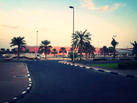 中国人经商和居住的龙城,在迪拜郊区,近机场方向