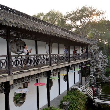 上下两层的复道走廊是何园的特色