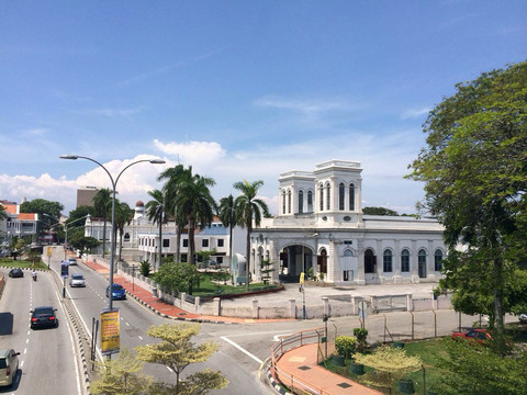 一简介布局就是以最合适浏览的方式将图片和文字排放在页面的不同位置