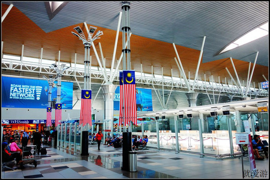 亚庇机场,候机楼很现代.这个机场是沙巴州的门户,每天的航班很多.