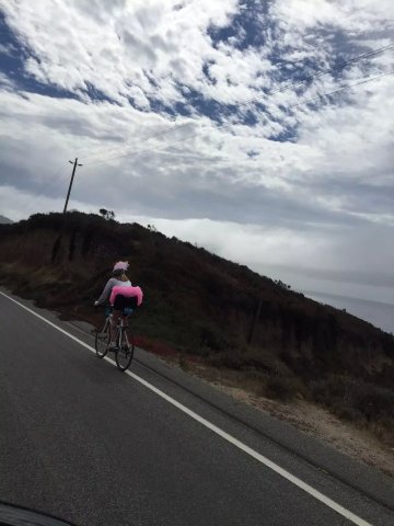 路上看到好几次的骑行美女,酷酷的有木有 moonstone beach