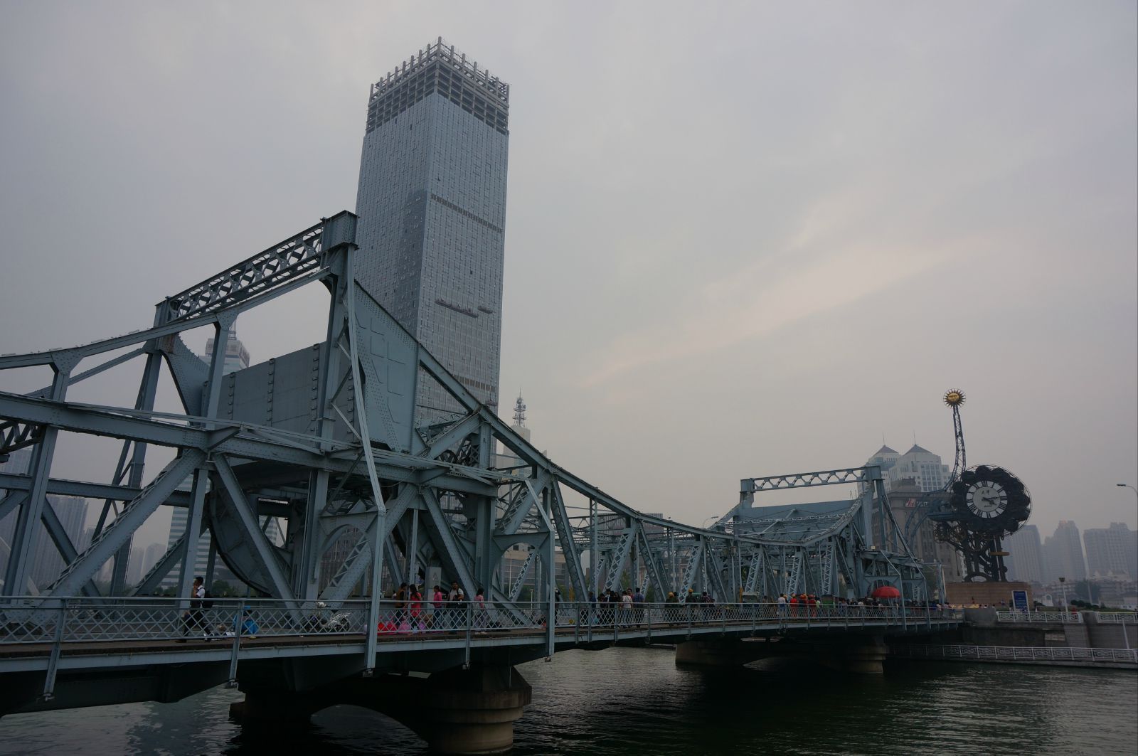 解放广场桥下图片