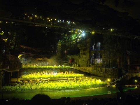 舞台是采用的森林实景舞台,所以效果超赞!