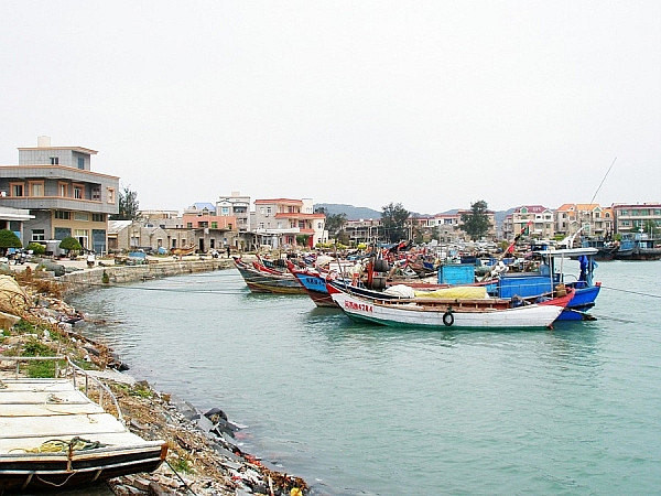 厦门周边的大岞渔村惠安女风采 崇武古城的民居文化
